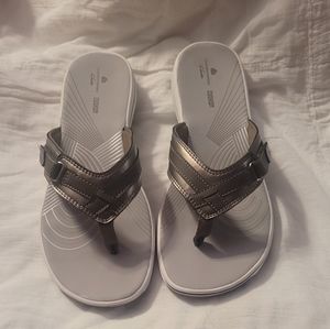 CLARKS BREEZE SEA WHITE SANDAL SZ 10